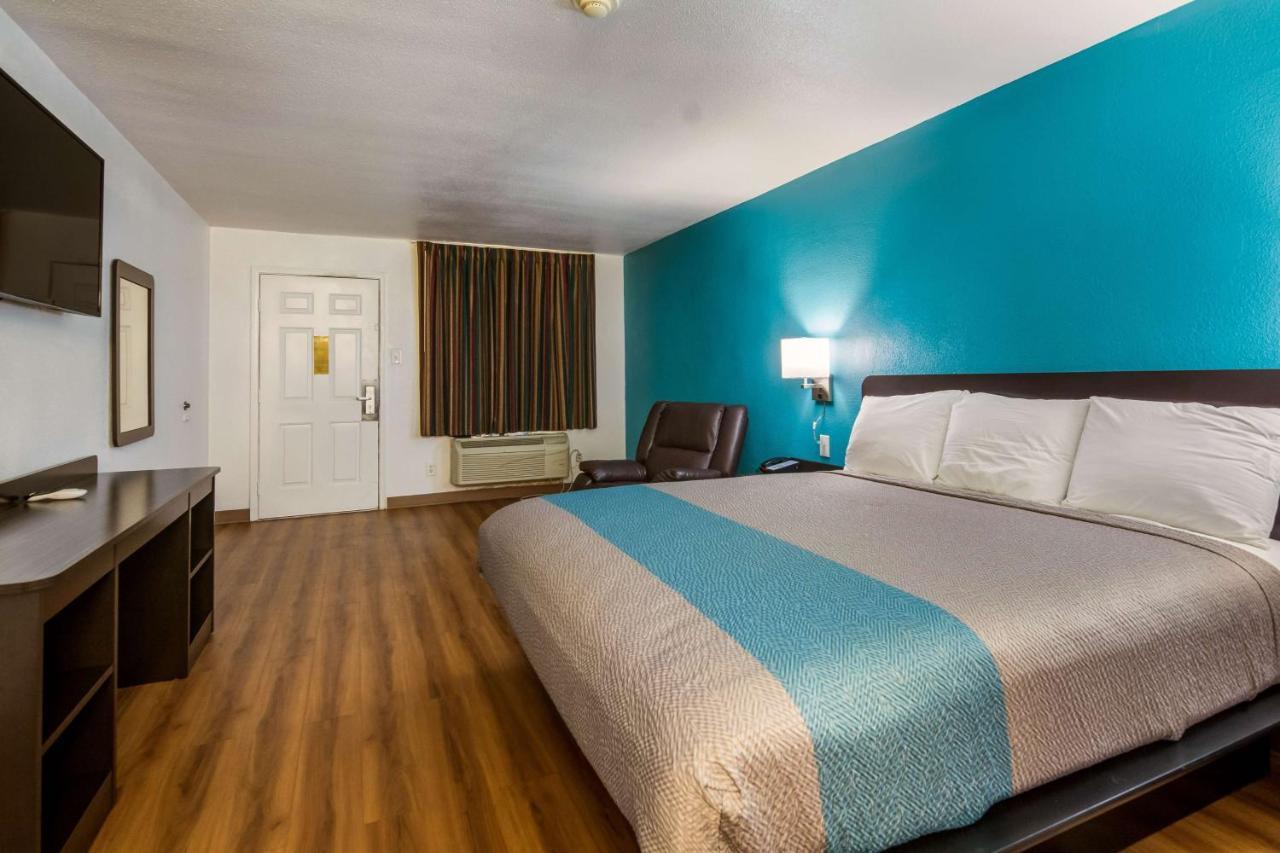 Hotel 6-freeport, Tx