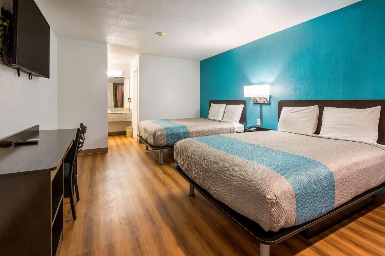 Hotel 6-freeport, Tx