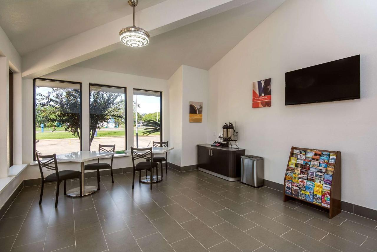 6-freeport, Tx Hotel