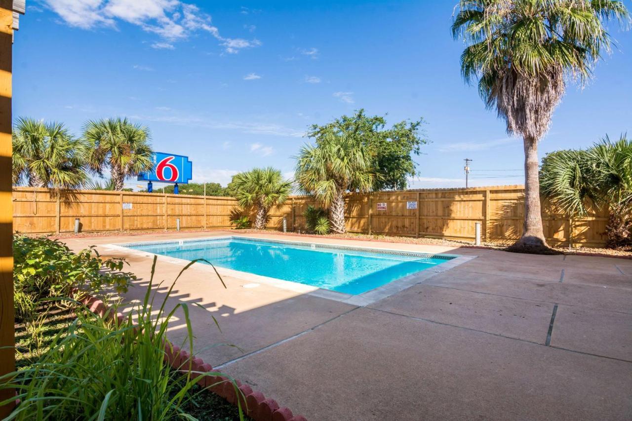 6-freeport, Tx Hotel
